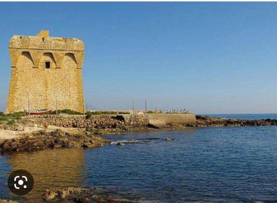 Casa Vacanze Campi Salentina Esterno foto